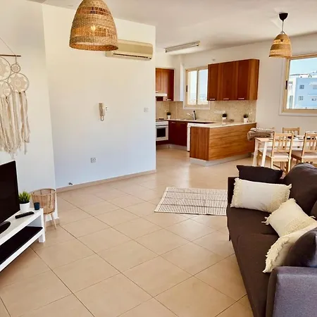 Apartman Boho Sun Retreat - Airy 2br - Walk2beach - Lárnaka