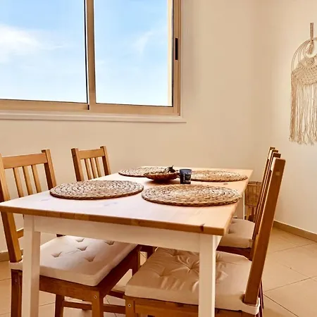Boho Sun Retreat - Airy 2br - Walk2beach - Apartman Lárnaka