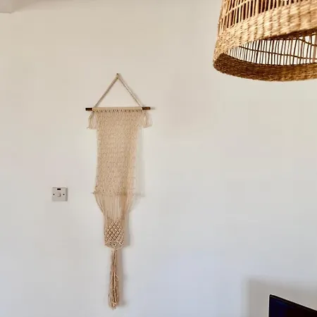 Boho Sun Retreat - Airy 2br - Walk2beach - Apartman Lárnaka