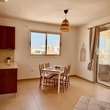 Boho Sun Retreat - Airy 2br - Walk2beach - Larnaca